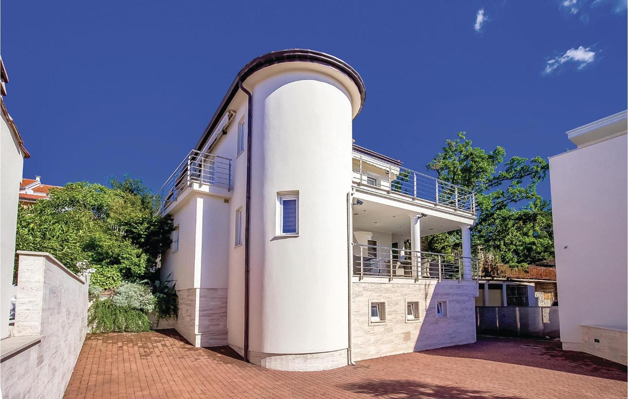 2 Bedroom Lovely Apartment In ツリクヴェニツァ エクステリア 写真