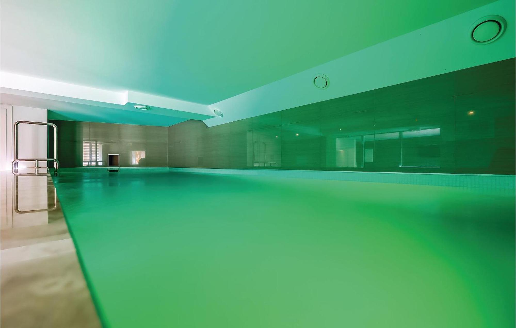 2 Bedroom Lovely Apartment In ツリクヴェニツァ エクステリア 写真