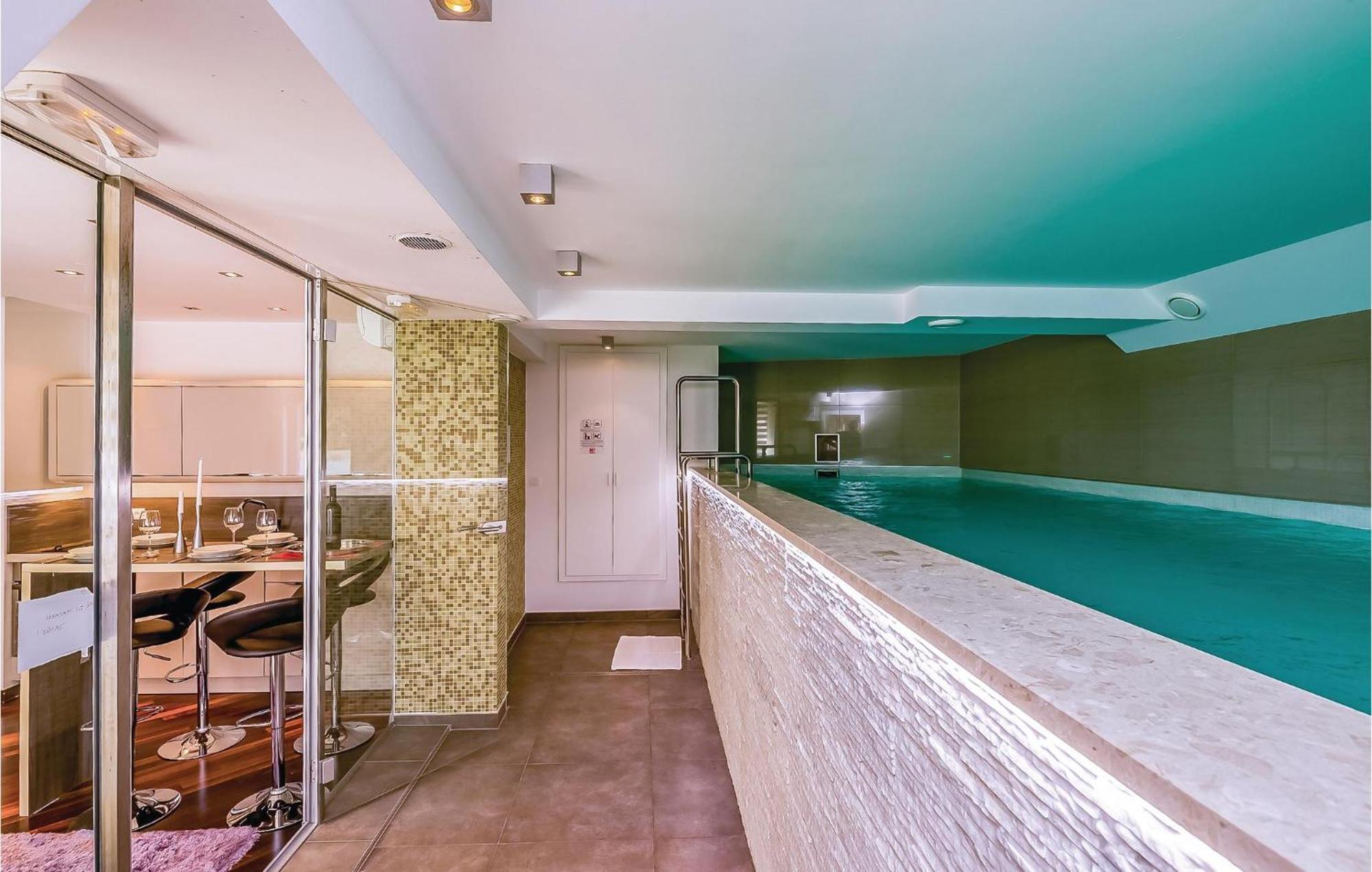 2 Bedroom Lovely Apartment In ツリクヴェニツァ エクステリア 写真